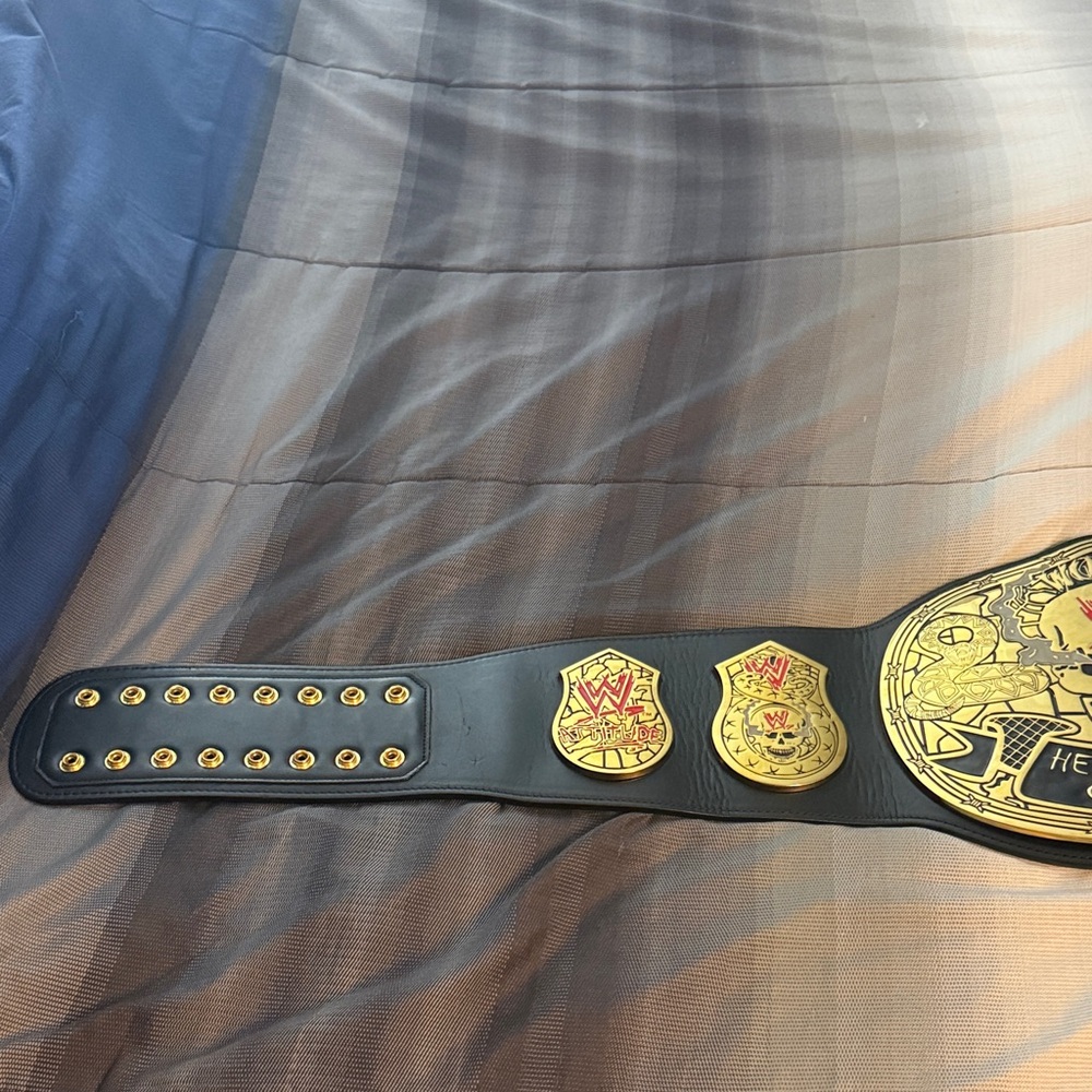 WWE Skull Heavyweight Championship Belt - Picture 2 of 6